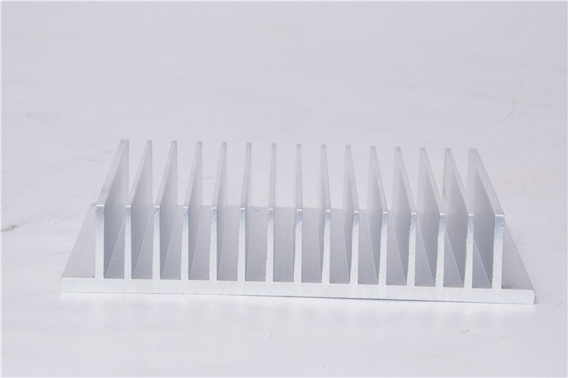 電子散熱器不能使用什么進行清洗？